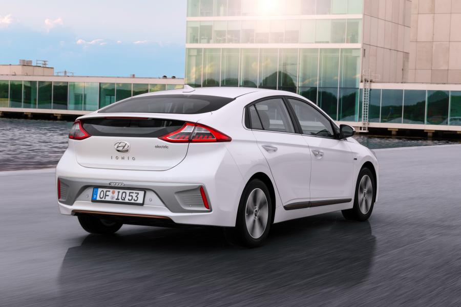  Hyundai IONIQ electric 2016 года  (WW) (фото 10 из 41)